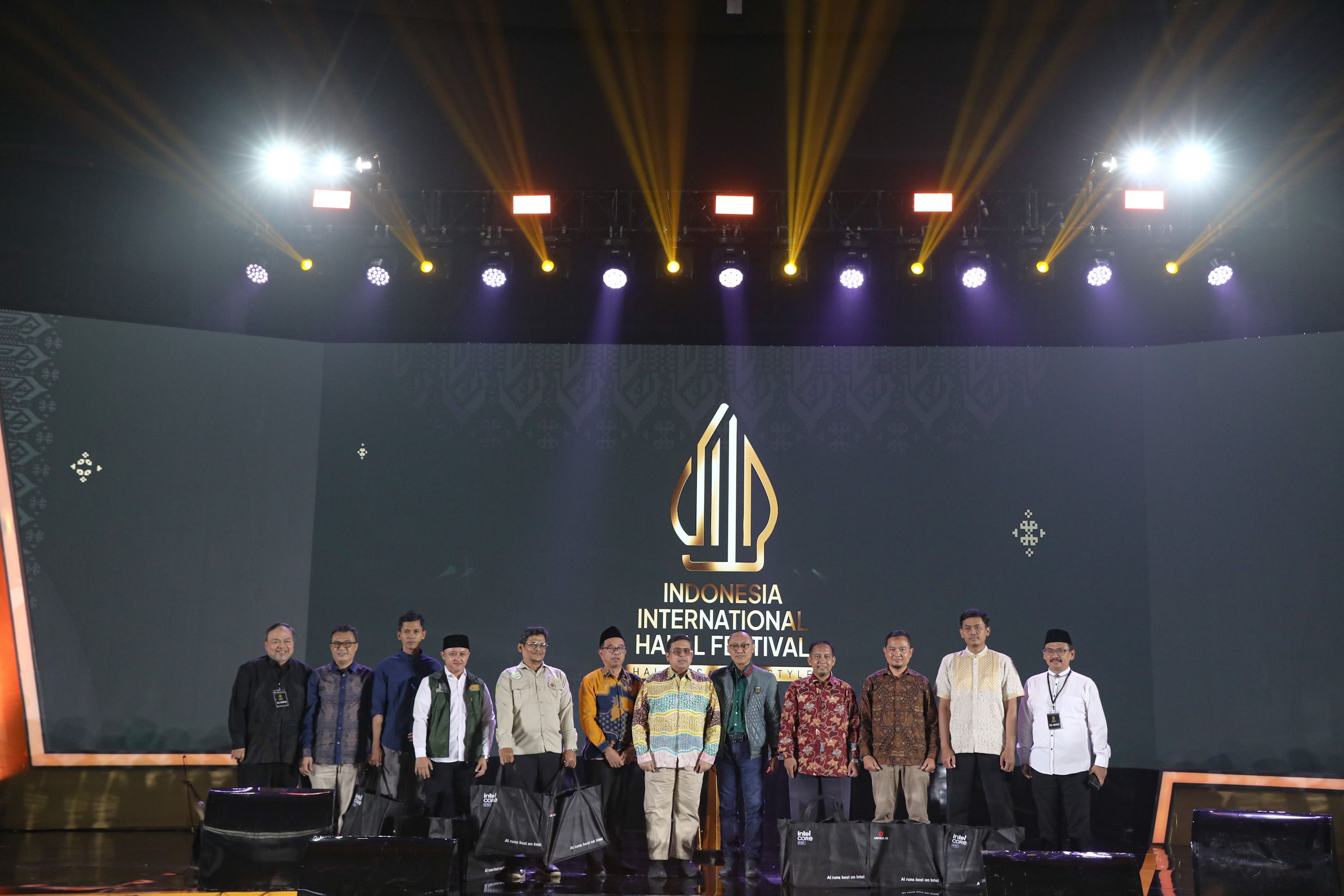 BPJPH Berikan Penghargaan bagi LP3H dan P3H Berkinerja Terbaik pada IIHF 2025