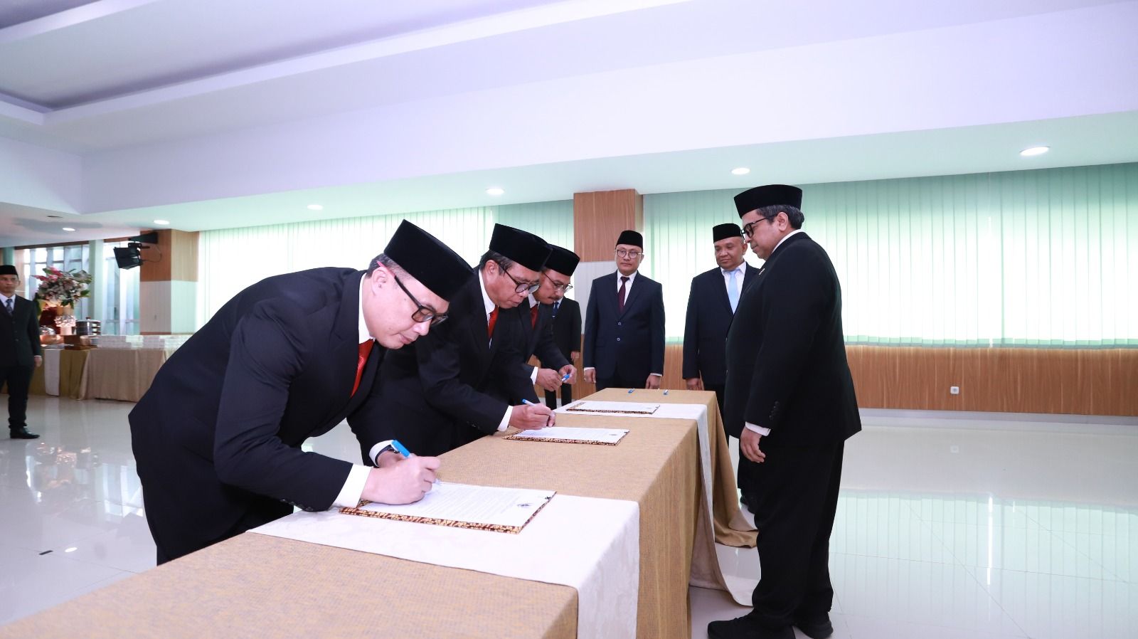 Babe Haikal Lantik Tiga Deputi BPJPH 