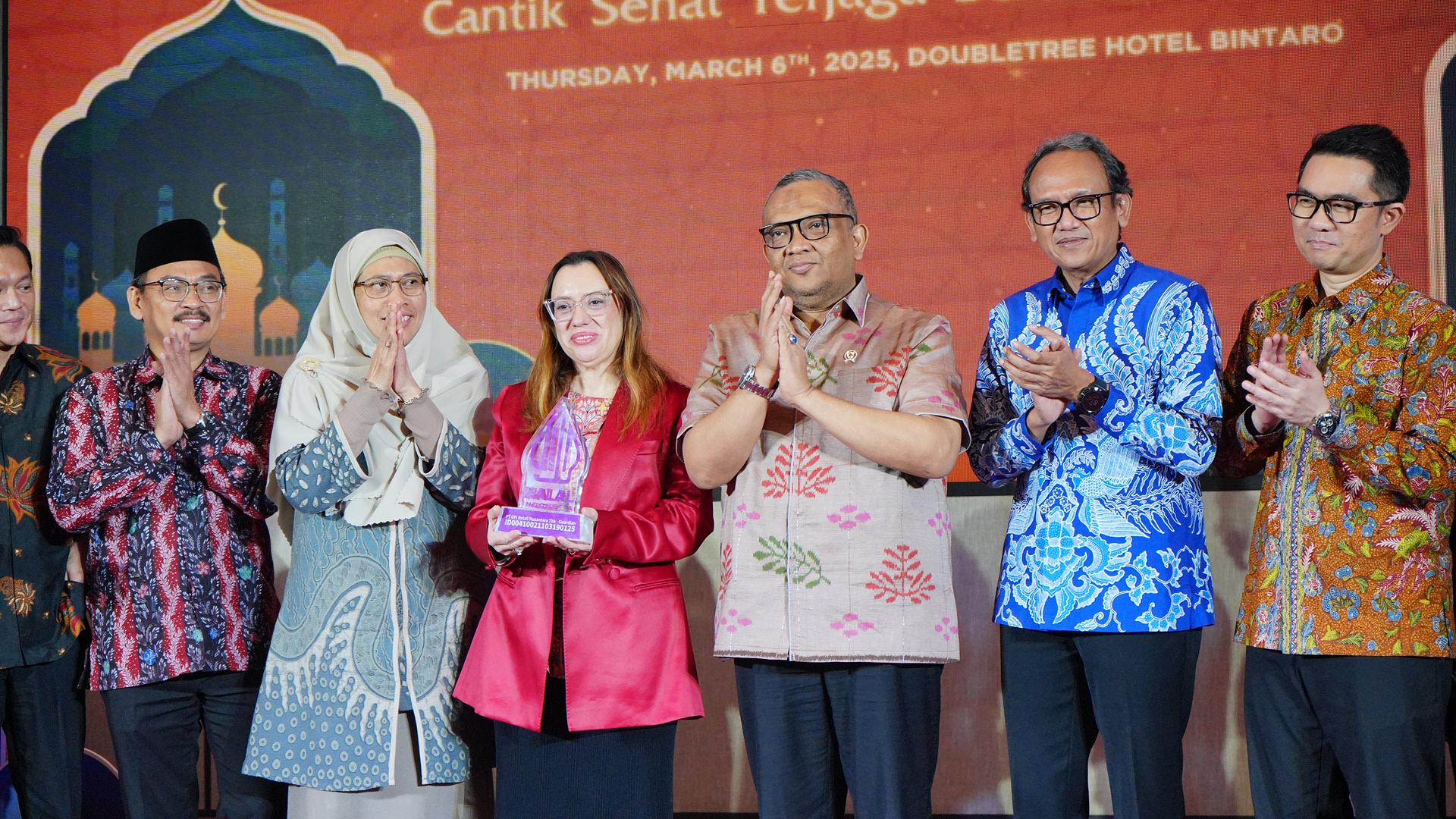 BPJPH Serahkan Sertifikat Halal Industri Ritel
