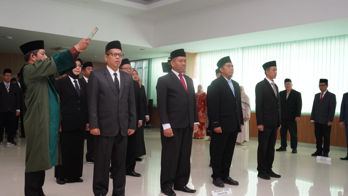 Kepala BPJPH Lantik 14 Pejabat UPT untuk Perkuat Layanan Jaminan Produk Halal di Daerah  