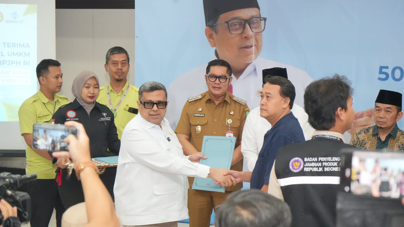 Serahkan 5.000 Sertifikat Halal UMK, Kepala BPJPH: Jadikan Instrumen Daya Saing dan Perluasan Akses Pasar