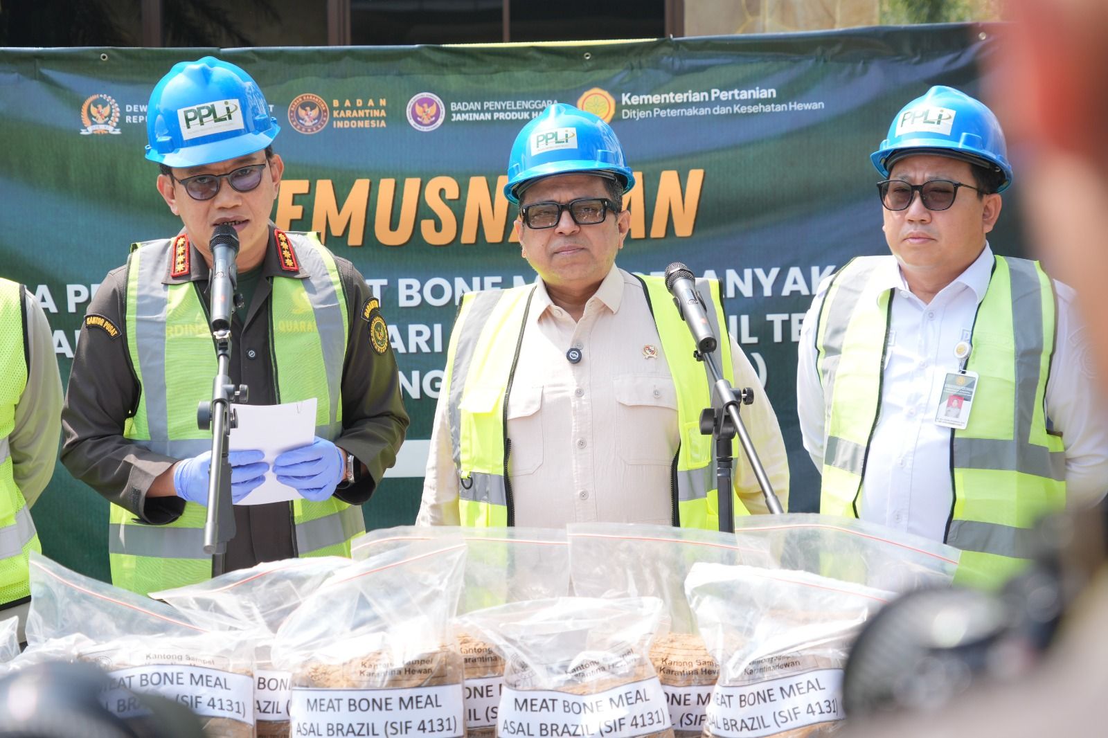 Pemerintah Musnahkan 312 Ton Bahan Baku Pakan Mengandung Unsur Babi dari Brasil, Kepala BPJPH: Untuk Lindungi Masyarakat
